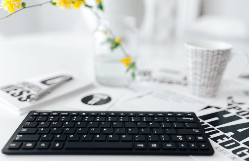 clavier d'ordinateur pour écrire son livre